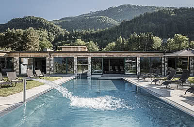 Wellness outdoor area with pool in the Hotel Bachmanngut