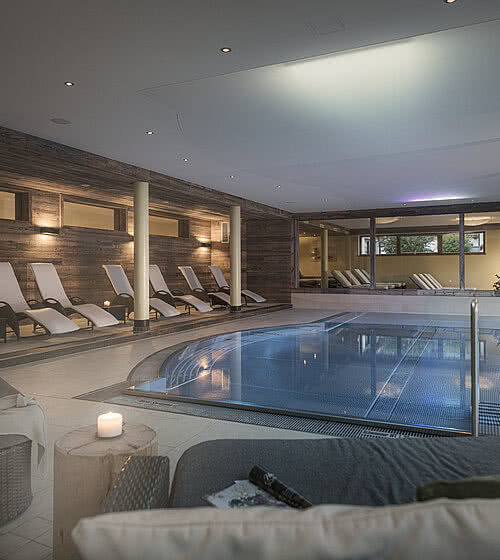 Indoor pool in the Wellness Hotel Bachmanngut at Wolfgangsee