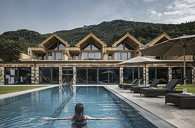 kuschel chalet mit pool am wolfgangsee im bachmanngut aussenansicht