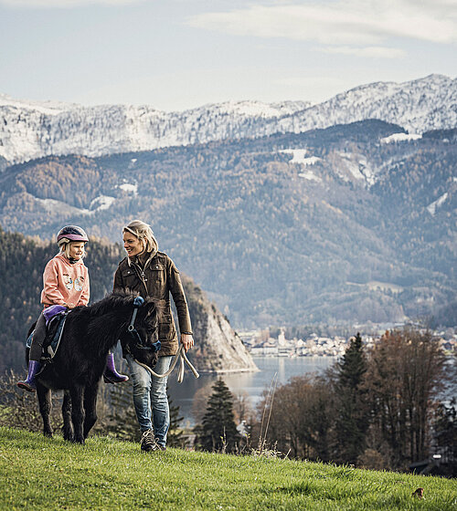 Ausritt mit Ponys im Familienurlaub im Hotel Bachmanngut am Wolfgangsee