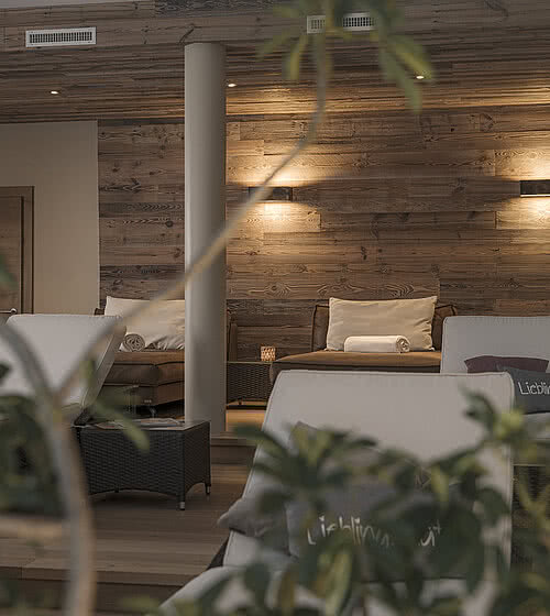 Cosy loungers in the wellness area in Das Bachmanngut